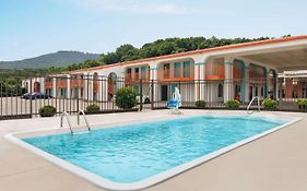 Howard Johnson by Wyndham Chattanooga Lookout Mountain